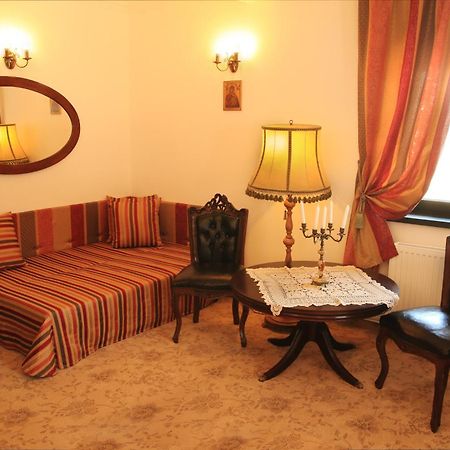 Conacul Bratescu Hotell Bran  Exteriör bild