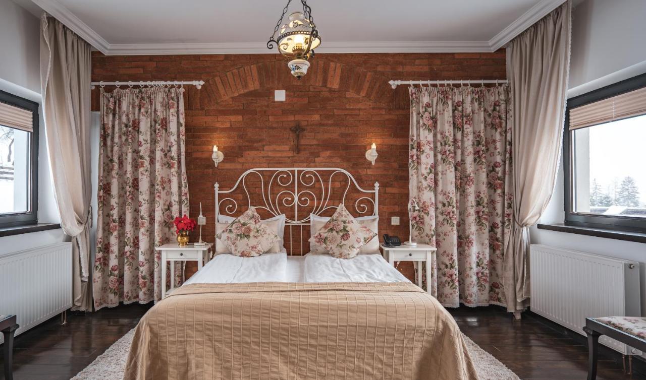 Conacul Bratescu Hotell Bran  Exteriör bild