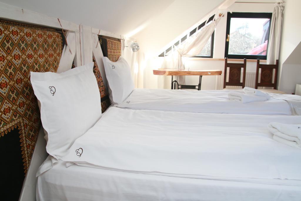 Conacul Bratescu Hotell Bran  Exteriör bild