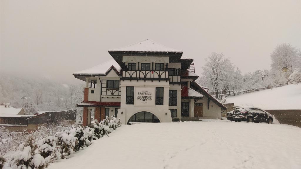 Conacul Bratescu Hotell Bran  Exteriör bild