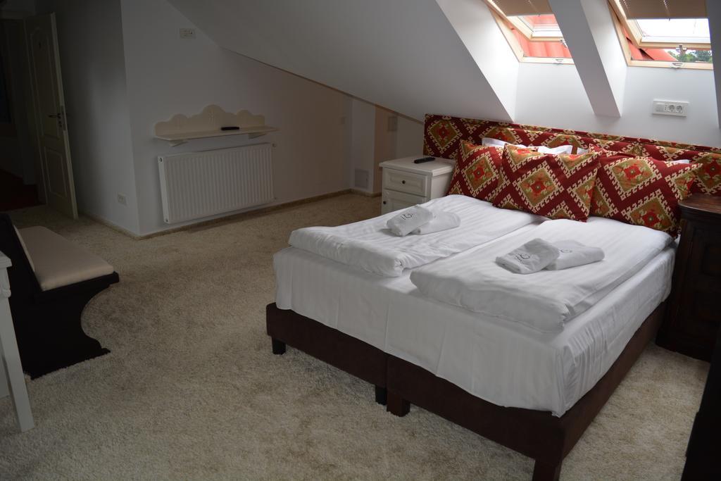 Conacul Bratescu Hotell Bran  Exteriör bild