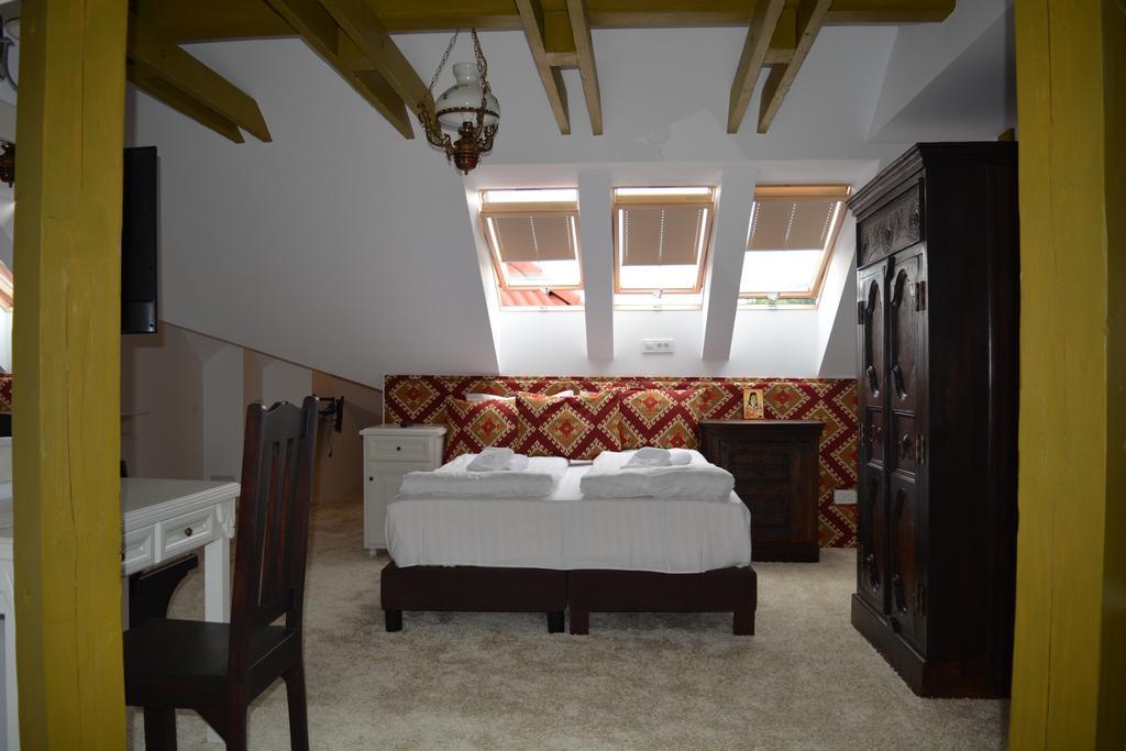Conacul Bratescu Hotell Bran  Exteriör bild