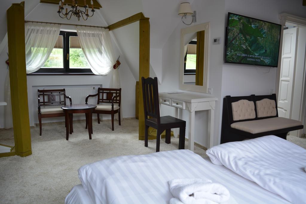 Conacul Bratescu Hotell Bran  Exteriör bild