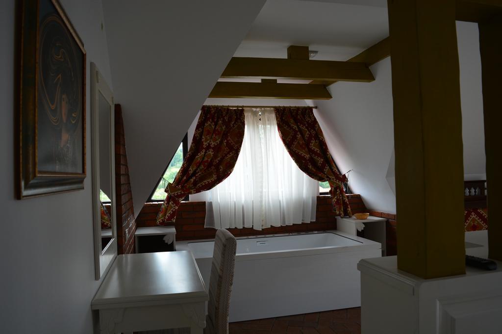 Conacul Bratescu Hotell Bran  Exteriör bild