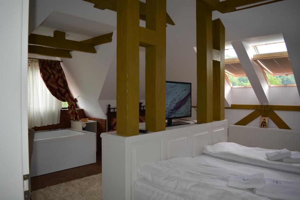 Conacul Bratescu Hotell Bran  Exteriör bild