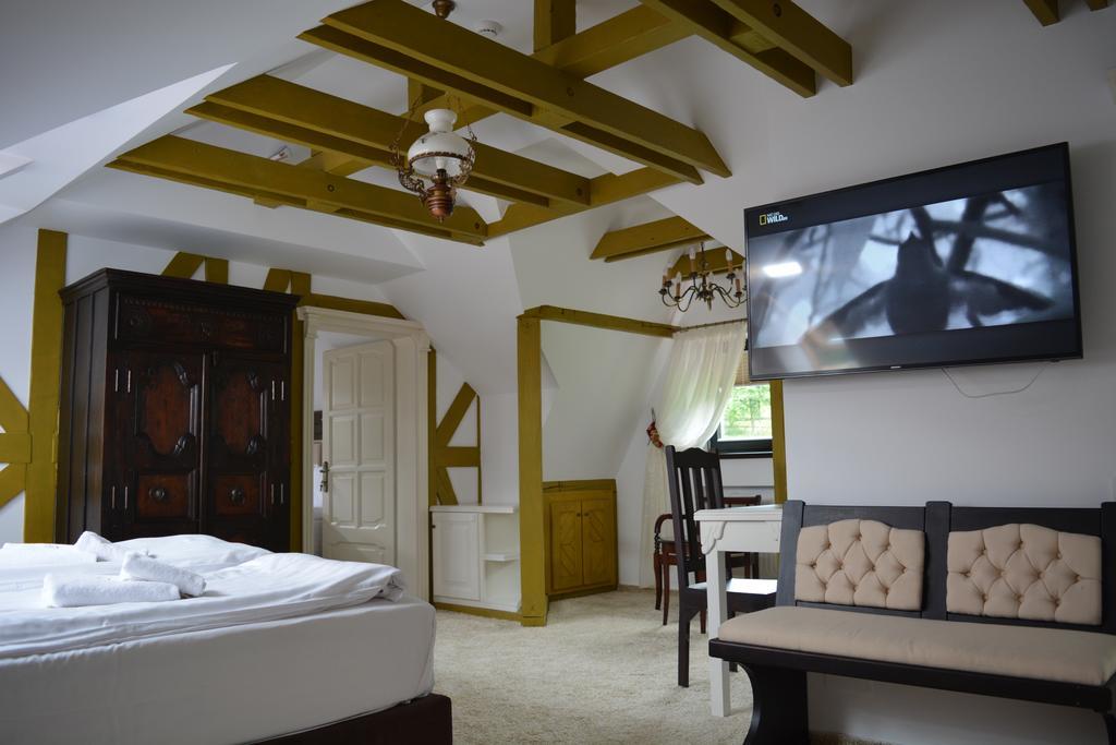 Conacul Bratescu Hotell Bran  Exteriör bild